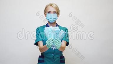 医生护士妇女，听诊器在<strong>浅灰色背景</strong>-显示防护面罩